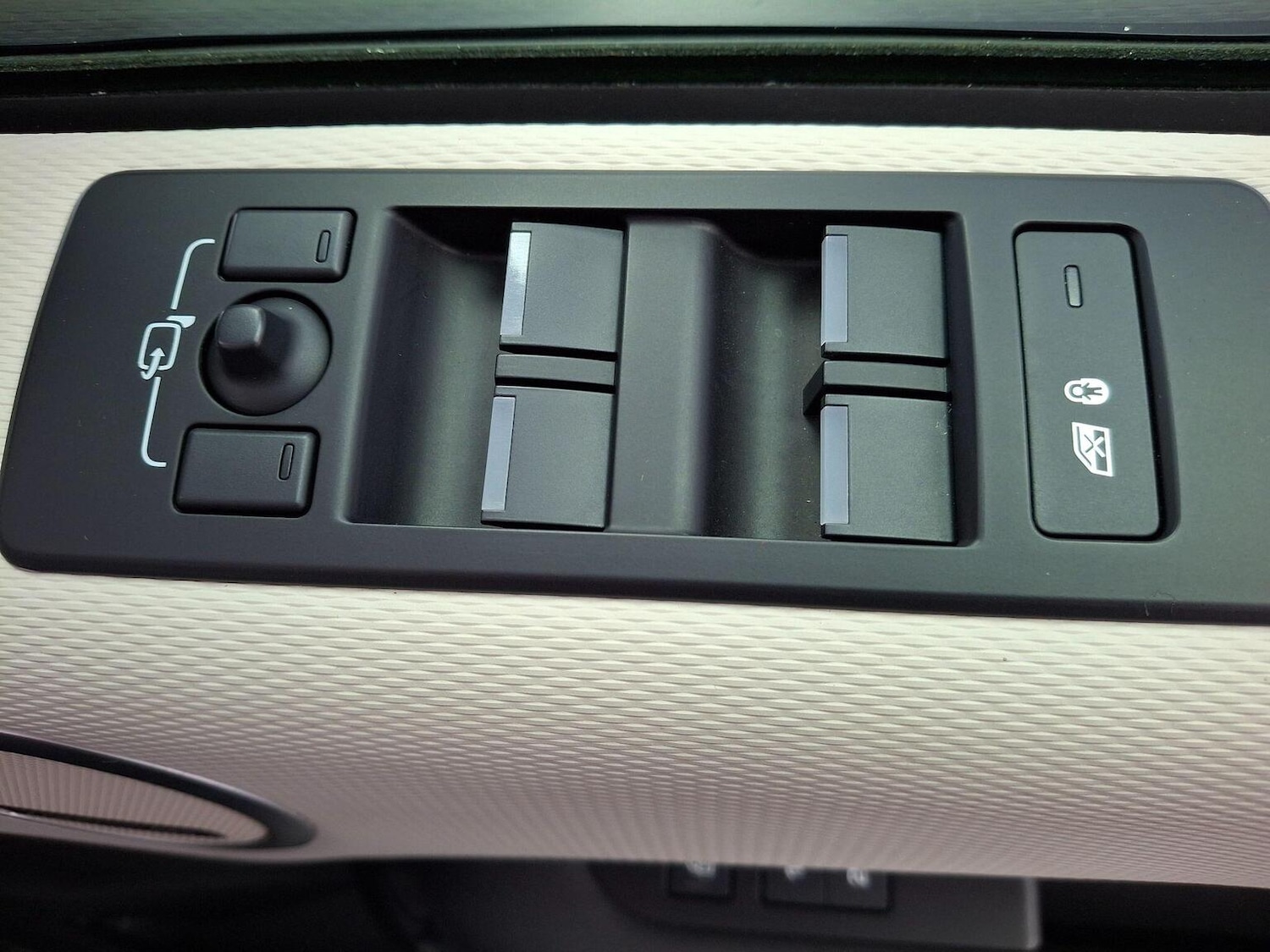 Used Land Rover Discovery 2023 for sale - 77595443: Photo 35