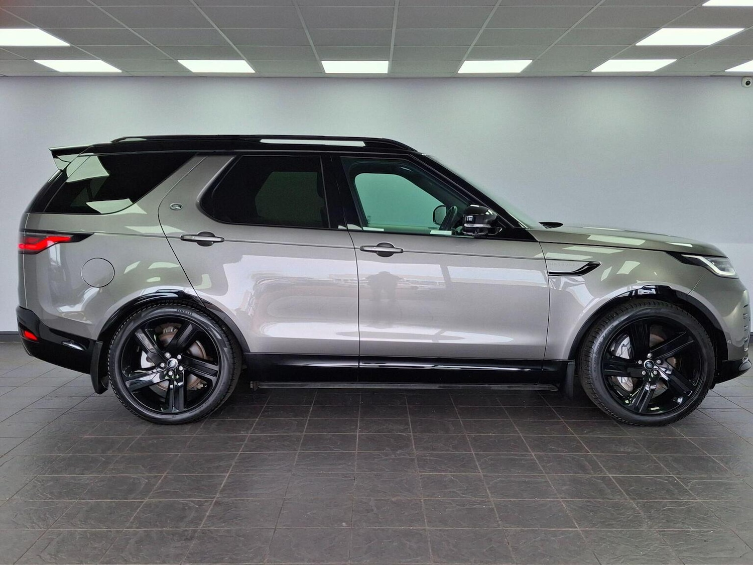 Used Land Rover Discovery 2023 for sale - 77595443: Photo 4