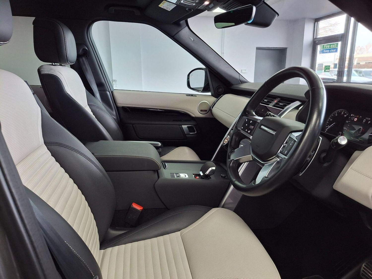 Used Land Rover Discovery 2023 for sale - 77595443: Photo 6