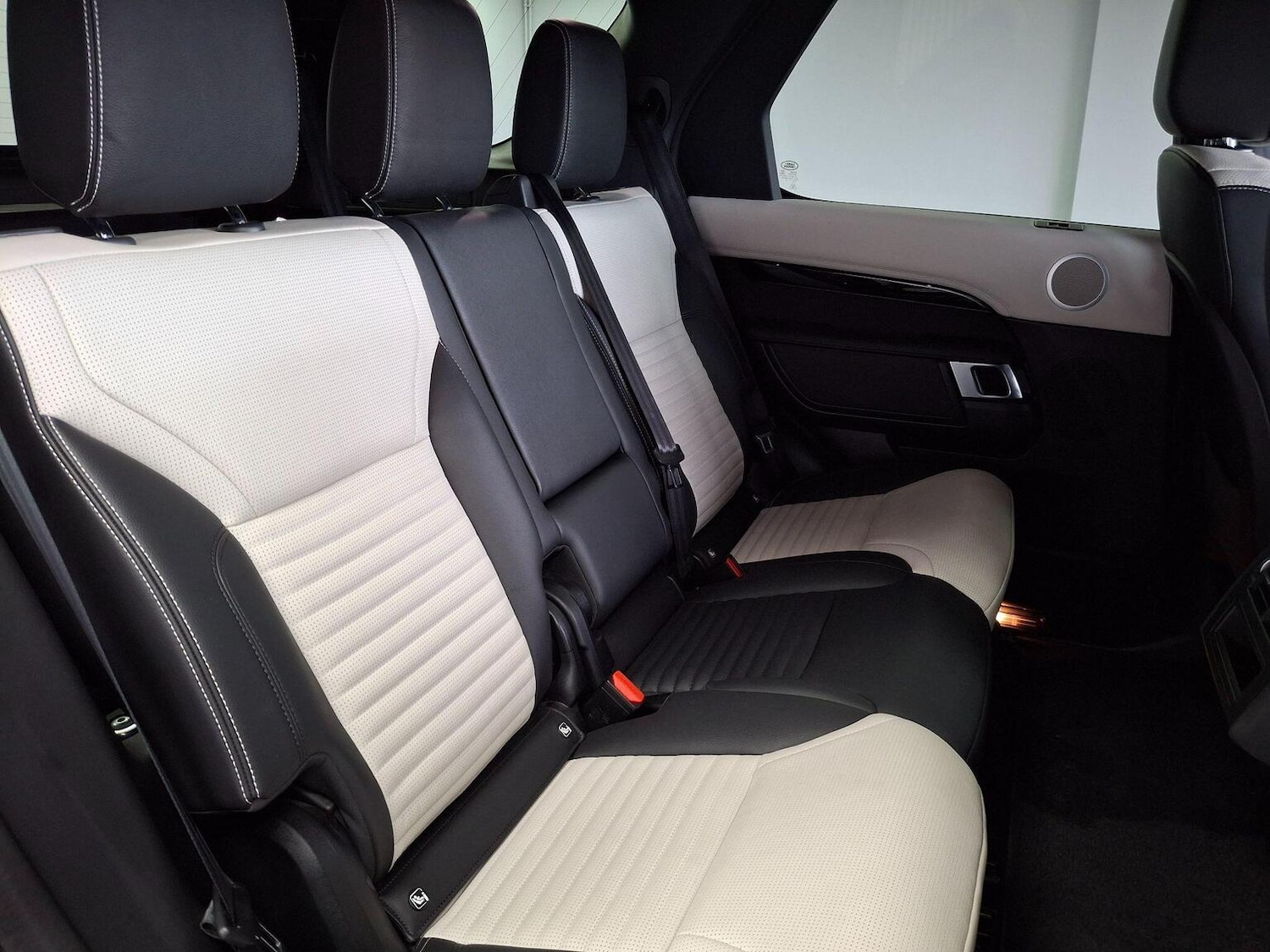 Used Land Rover Discovery 2023 for sale - 77595443: Photo 9