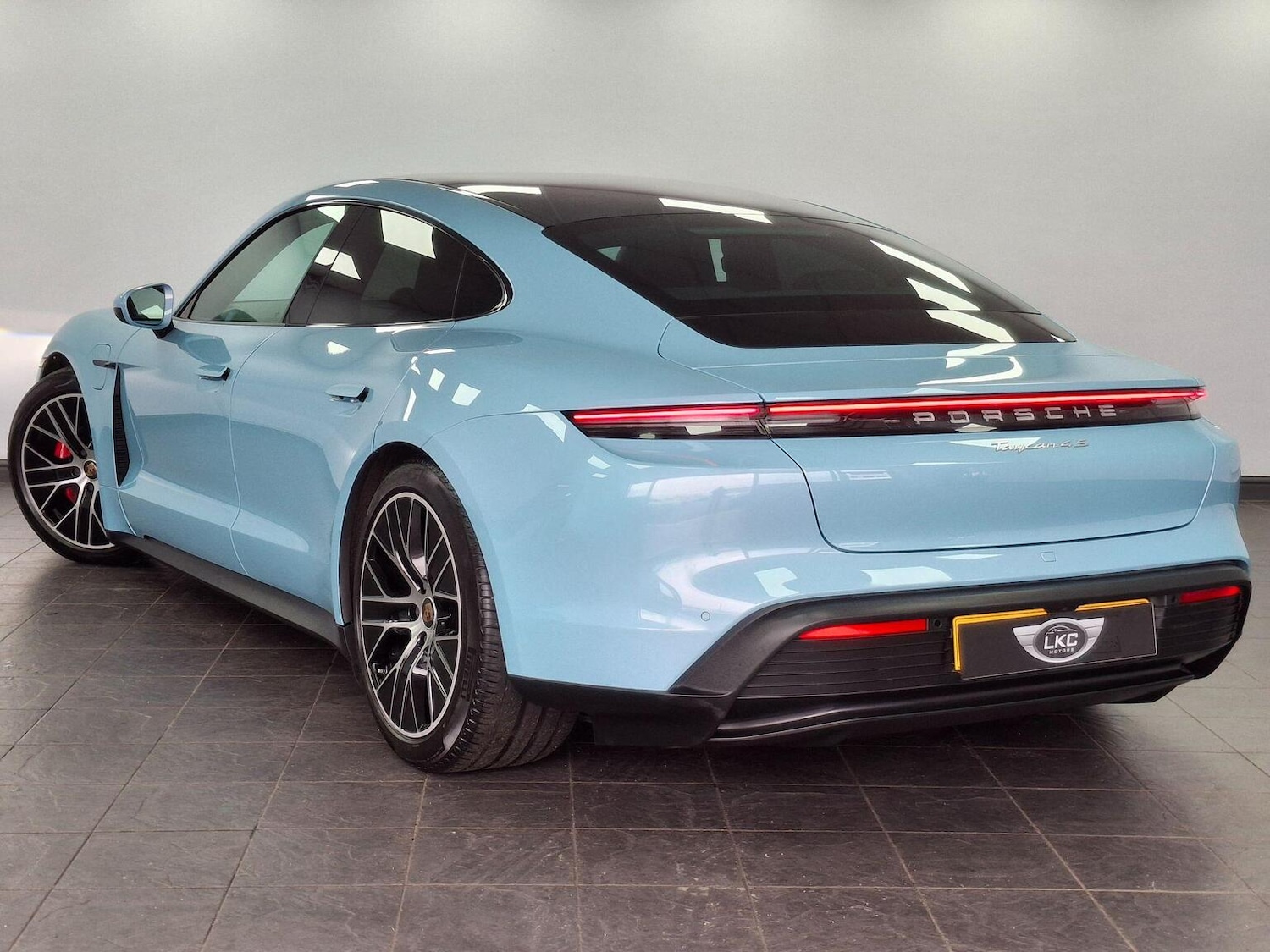 Used Porsche Taycan 2022 for sale - 77636991: Photo 12