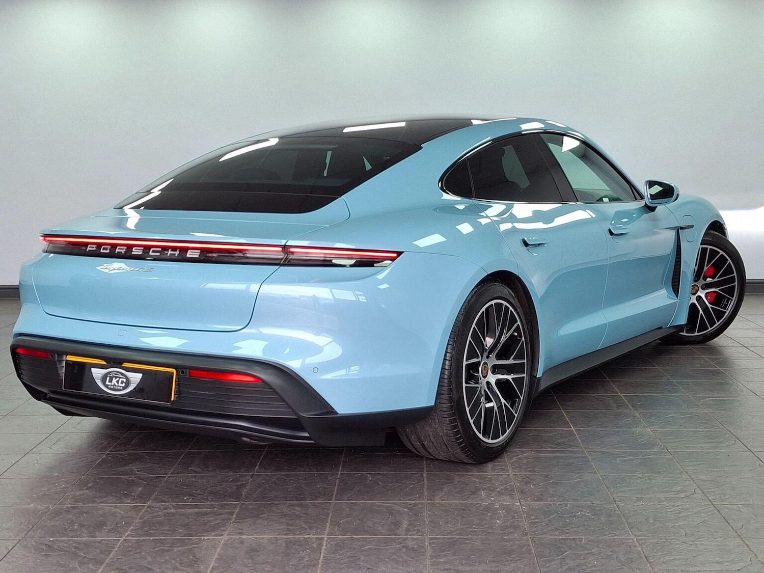 Used Porsche Taycan 2022 for sale - 77636991: Photo 14