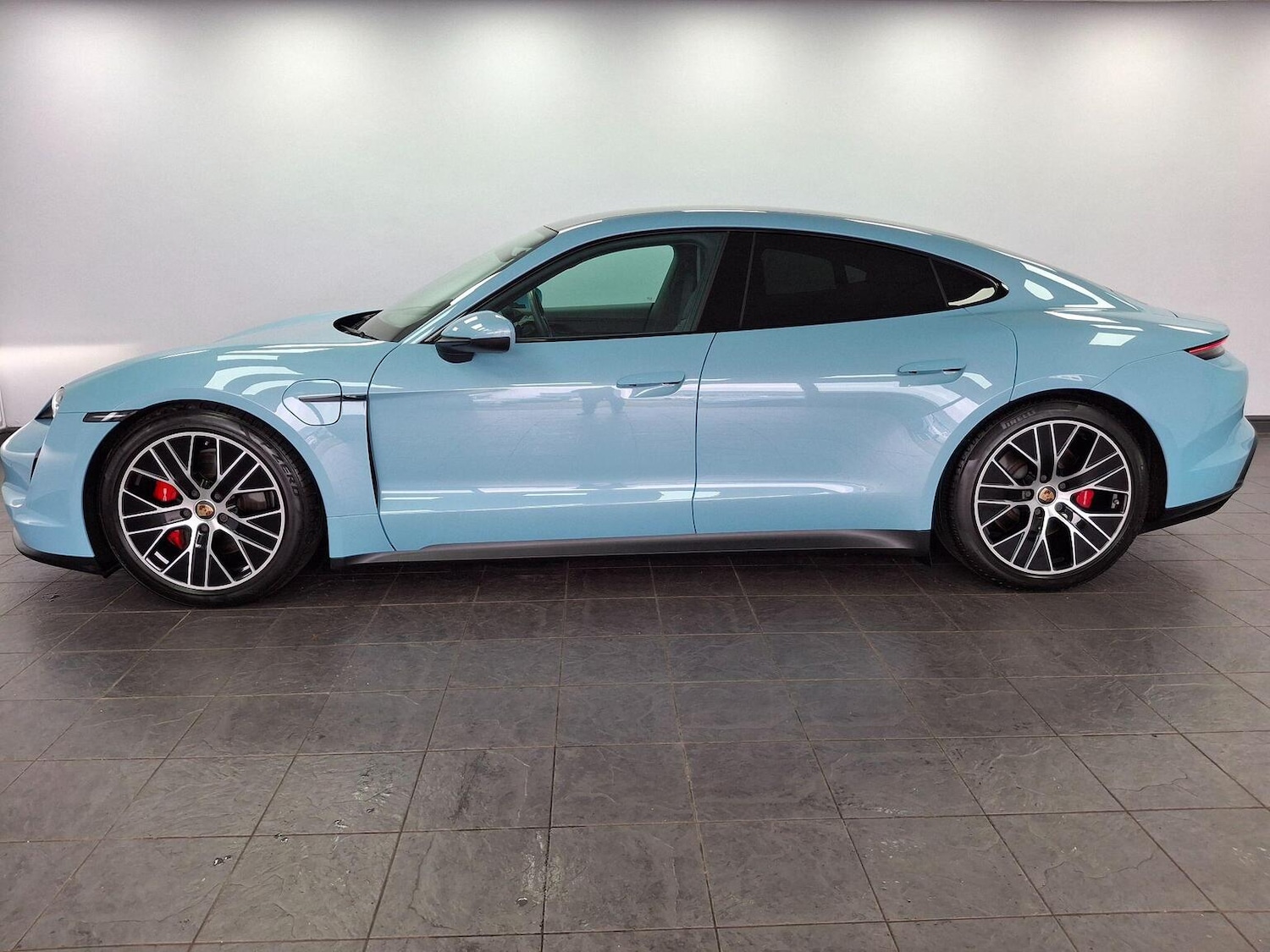 Used Porsche Taycan 2022 for sale - 77636991: Photo 2