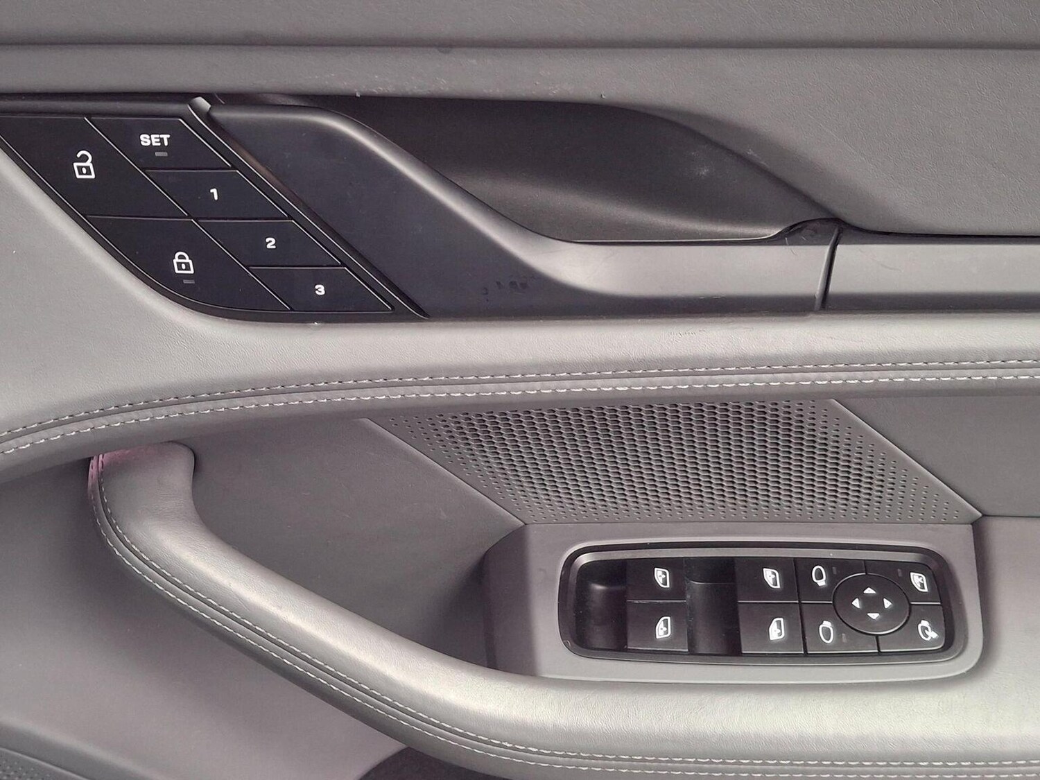 Used Porsche Taycan 2022 for sale - 77636991: Photo 32