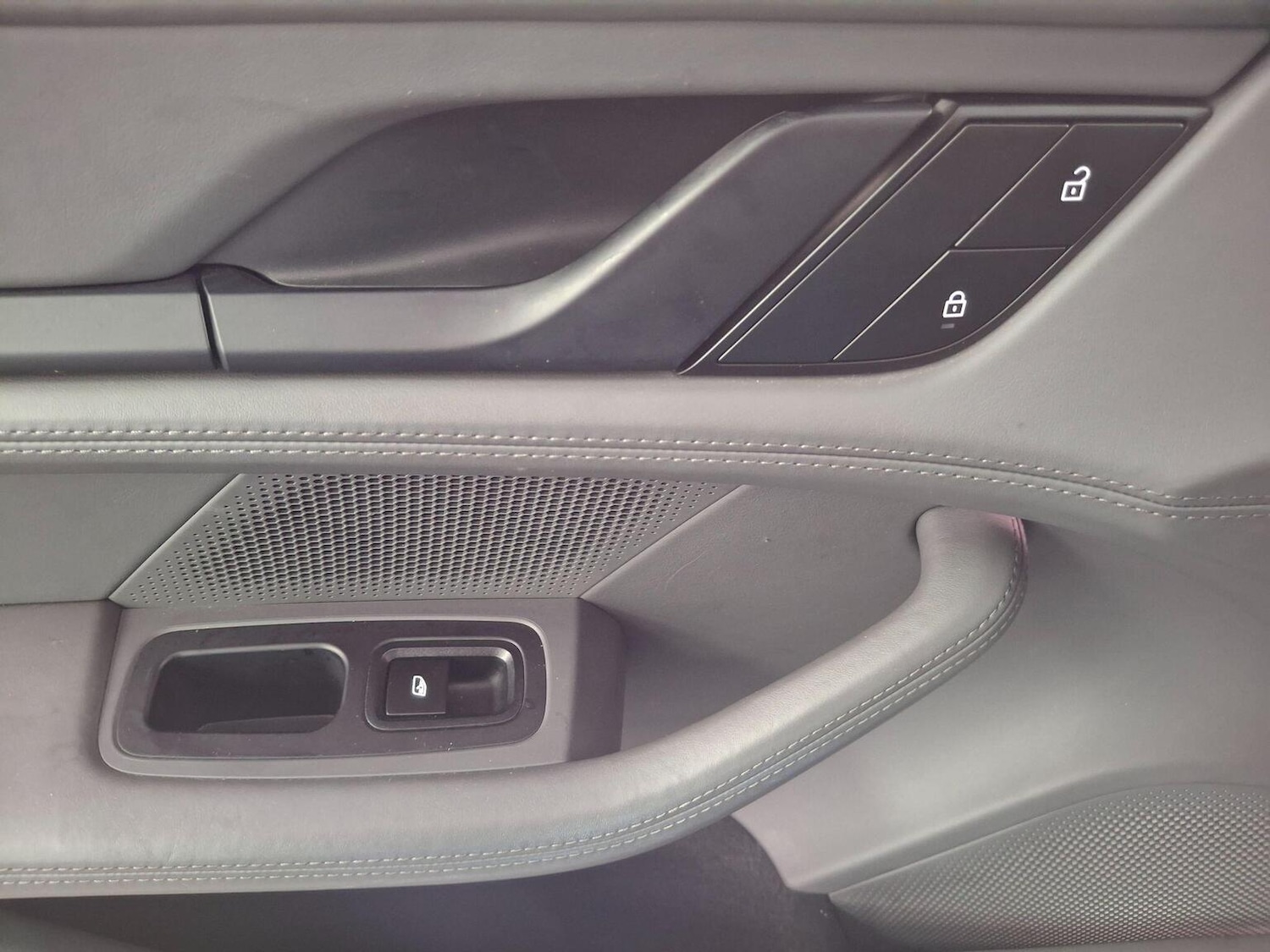 Used Porsche Taycan 2022 for sale - 77636991: Photo 34