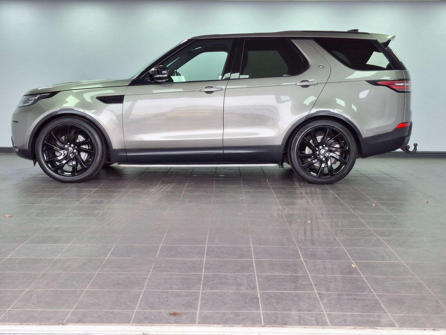 Used Land Rover Discovery 2019 for sale - 76369294: Photo 2