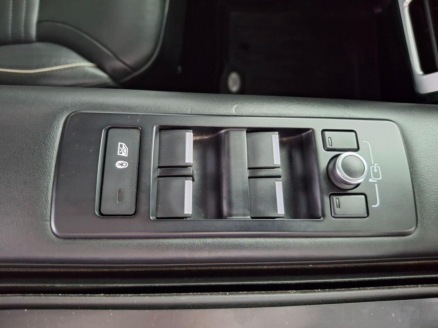 Used Land Rover Discovery 2019 for sale - 76369294: Photo 32