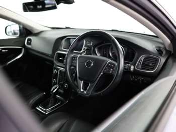 Used Volvo V40 2018 for sale - 75202534: Photo