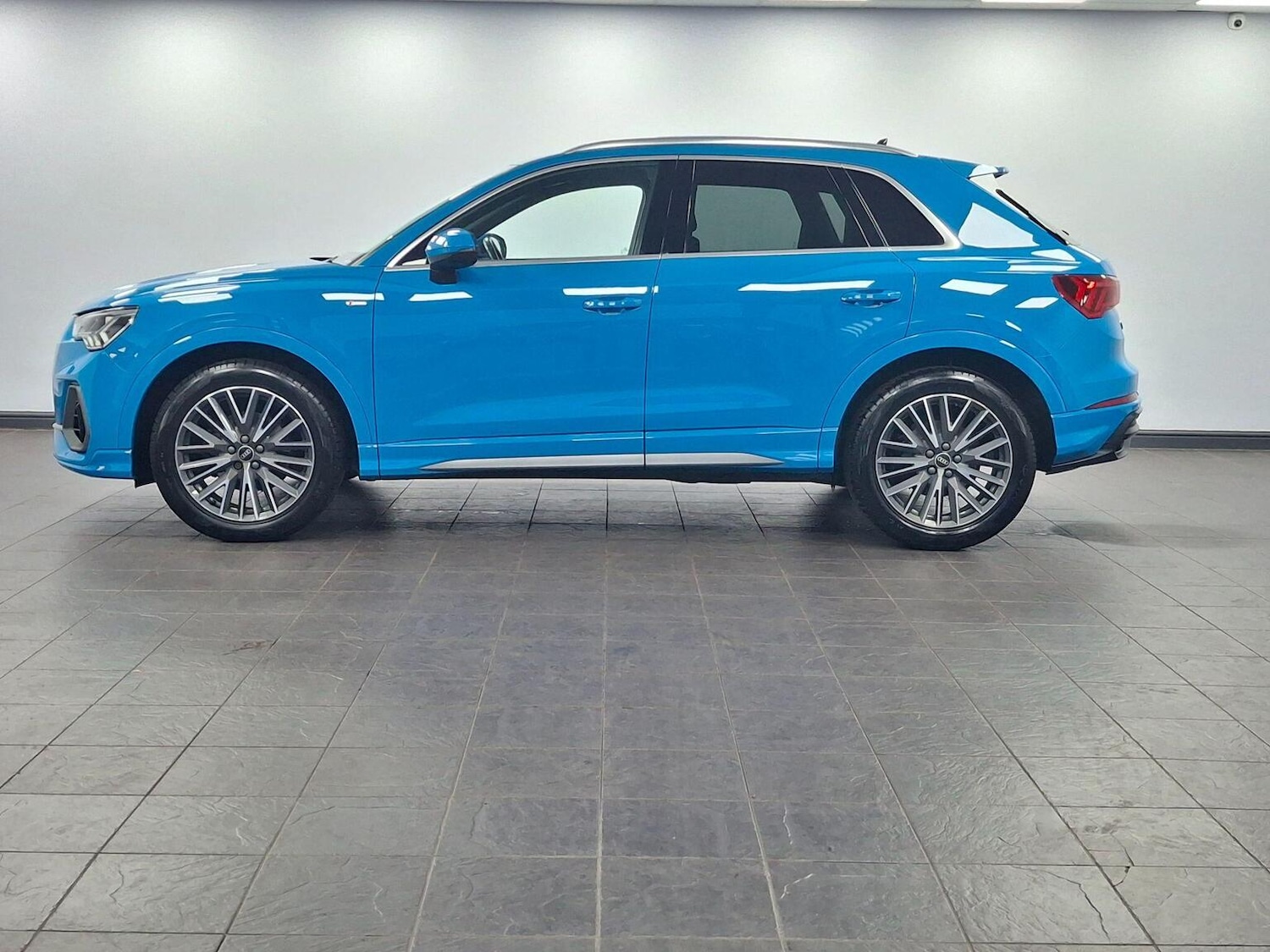 Used Audi Q3 2020 for sale - 76510800: Photo 2