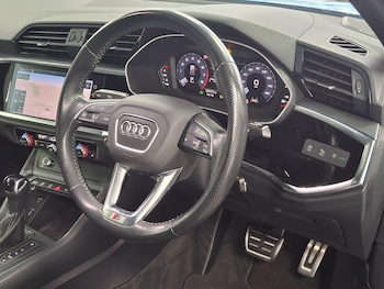 Used Audi Q3 2020 for sale - 76510800: Photo