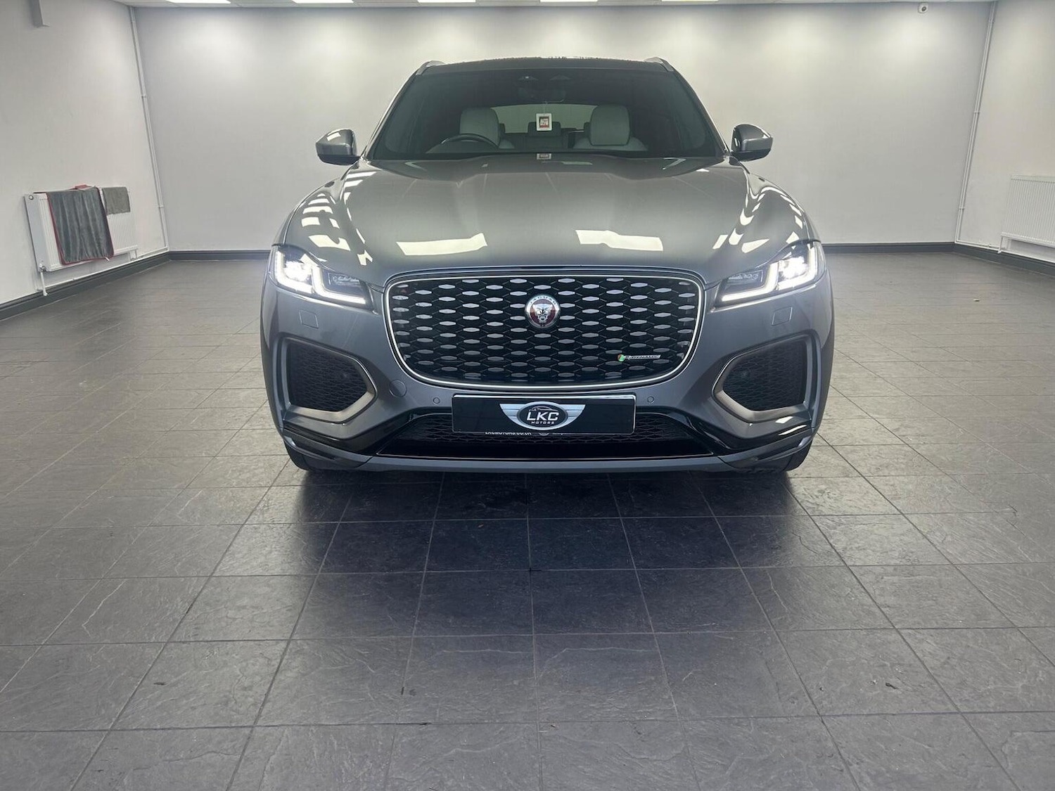 Used Jaguar F-Pace 2022 for sale - 76974389: Photo 2