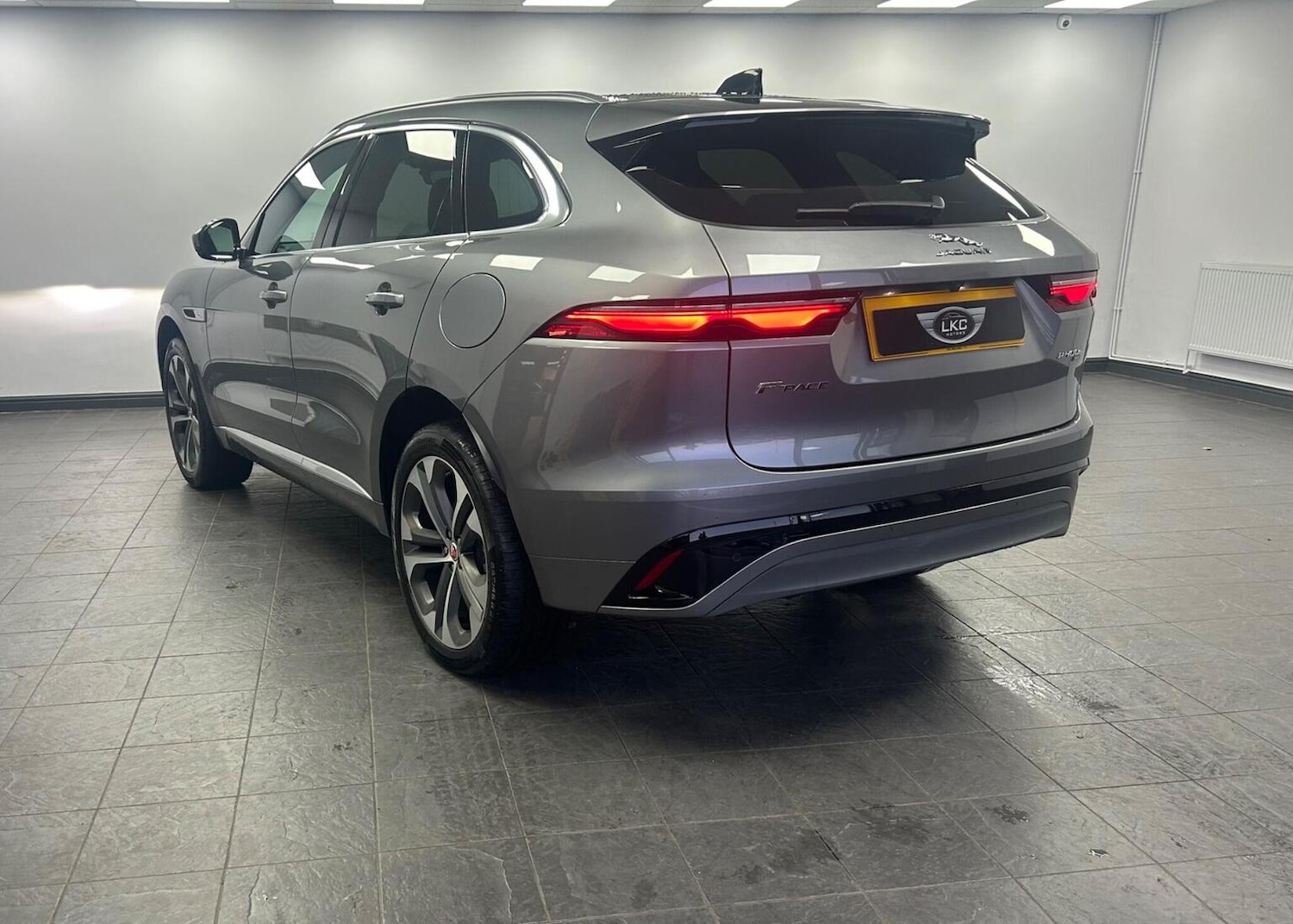 Used Jaguar F-Pace 2022 for sale - 76974389: Photo 4