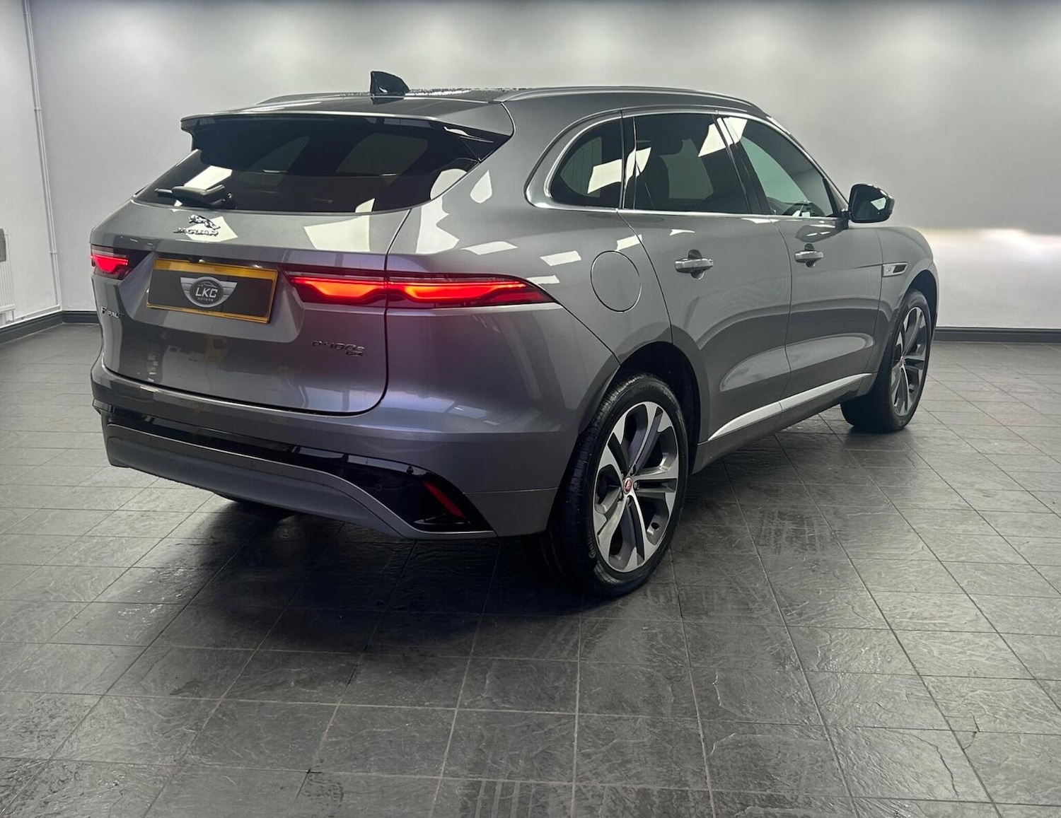 Used Jaguar F-Pace 2022 for sale - 76974389: Photo 8