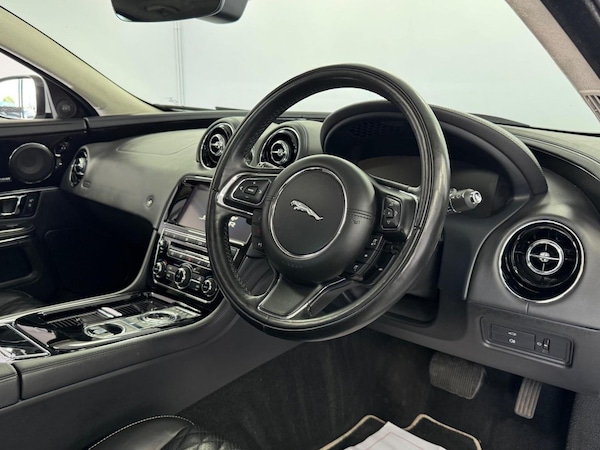 Used Jaguar XJ 2020 for sale - 75202503: Photo 5