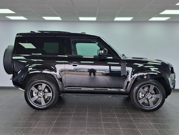 Used Land Rover Defender 2024 for sale - 78502595: Photo