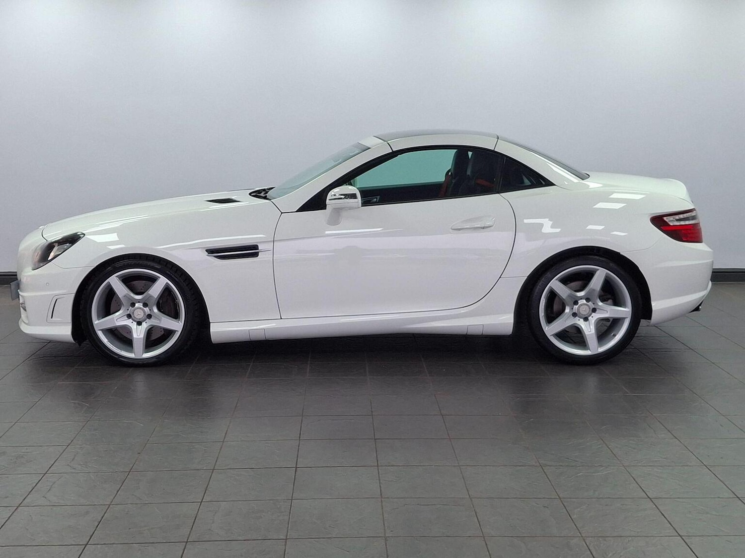 Used Mercedes-Benz SLK 2015 for sale - 78018328: Photo 2