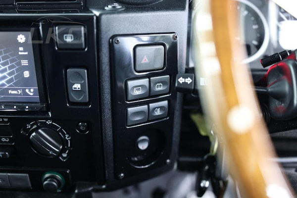 Used Land Rover Defender 110 2014 for sale - 75202540: Photo 26
