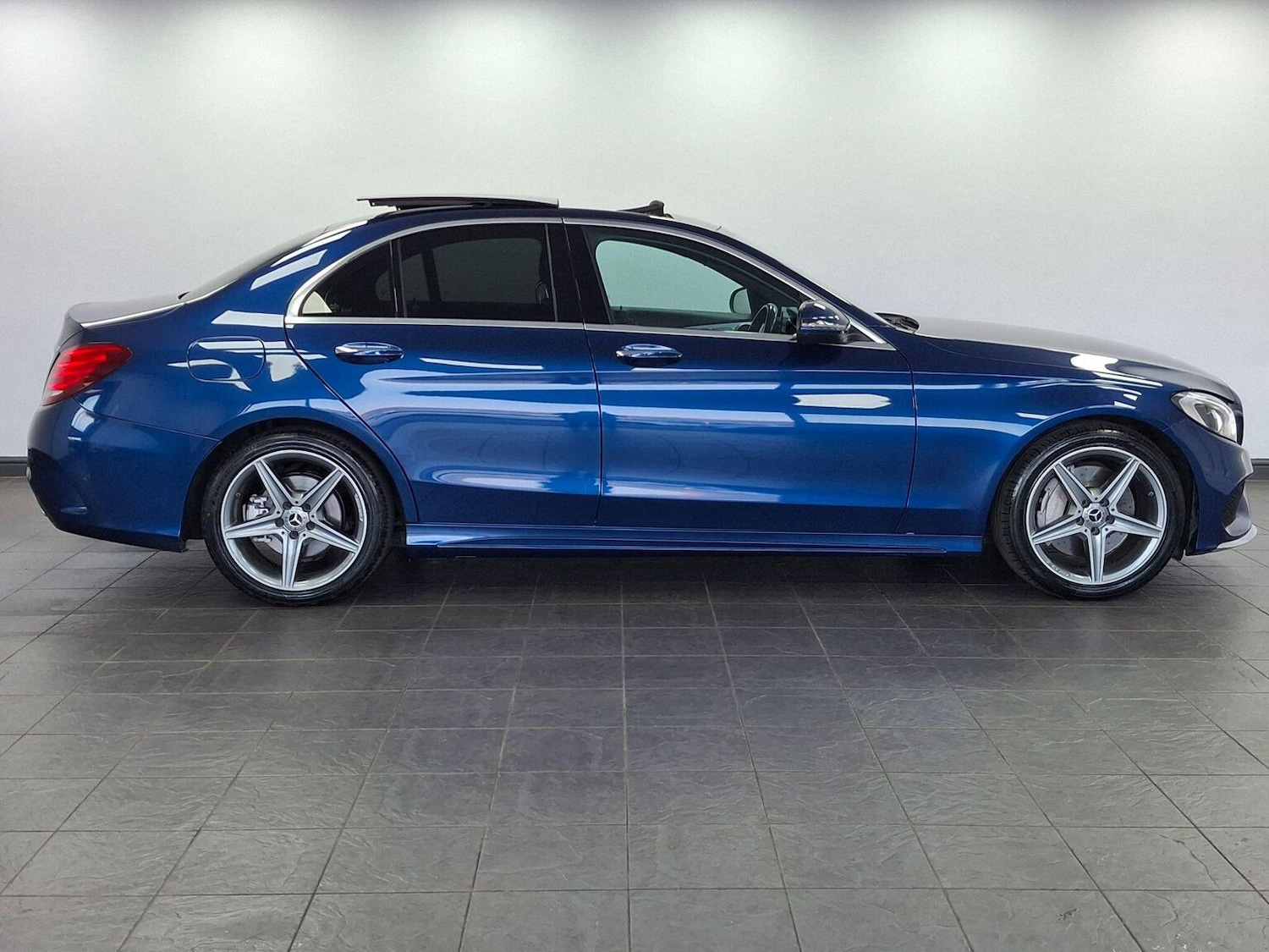 Used Mercedes-Benz C Class 2017 for sale - 77807234: Photo 4