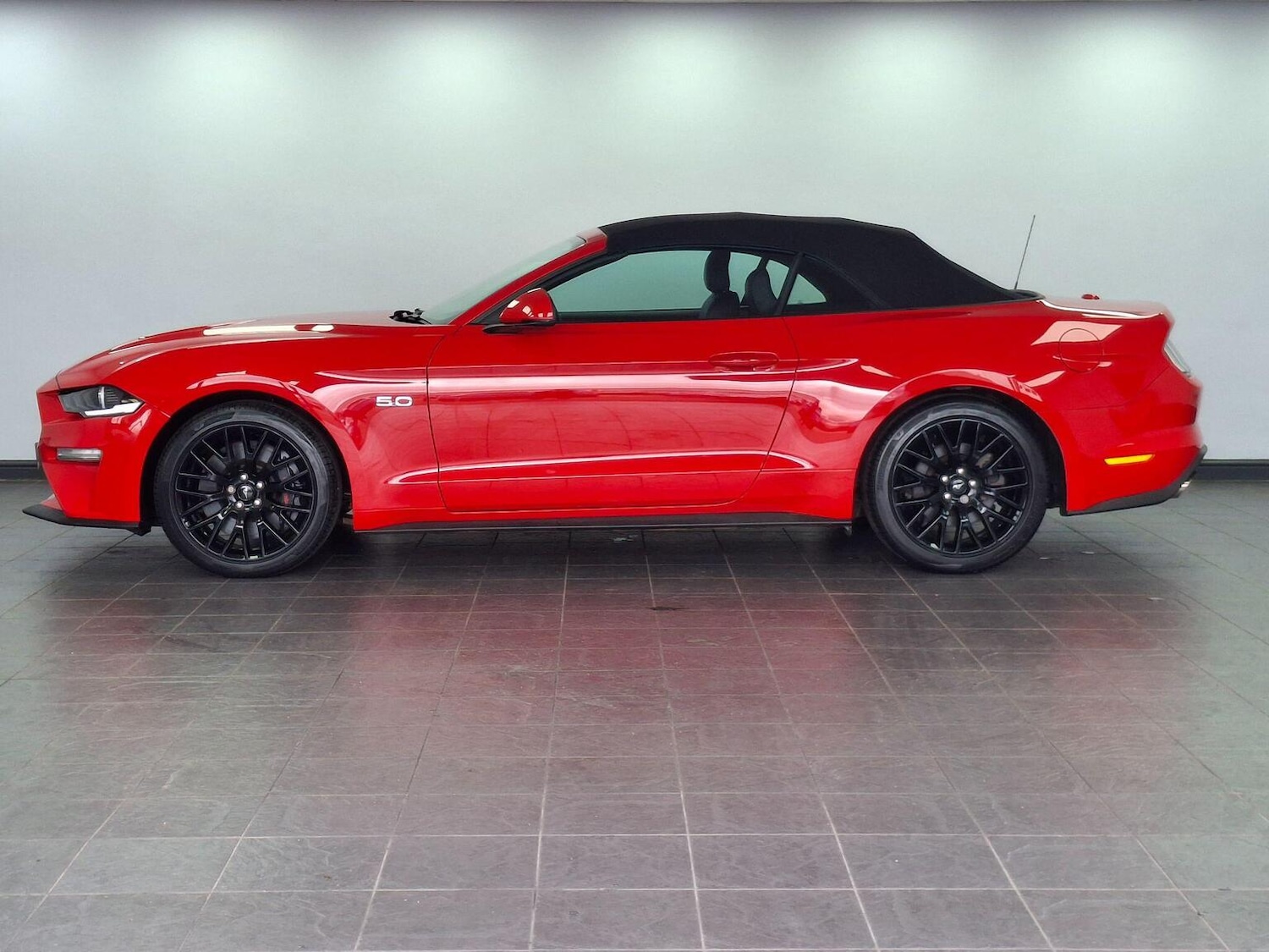 Used Ford Mustang 2020 for sale - 76497404: Photo 2