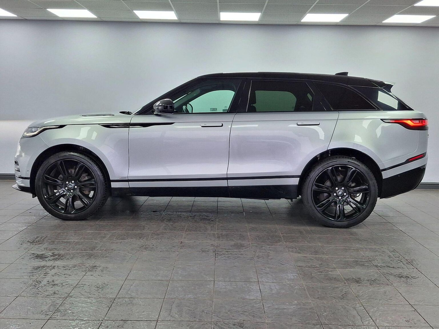 Used Land Rover Range Rover Velar 2019 for sale - 77707189: Photo 2