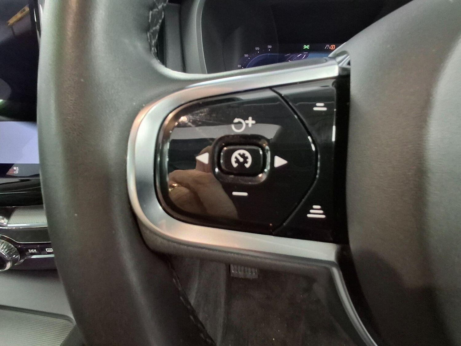 Used Volvo XC60 2023 for sale - 76769868: Photo 10