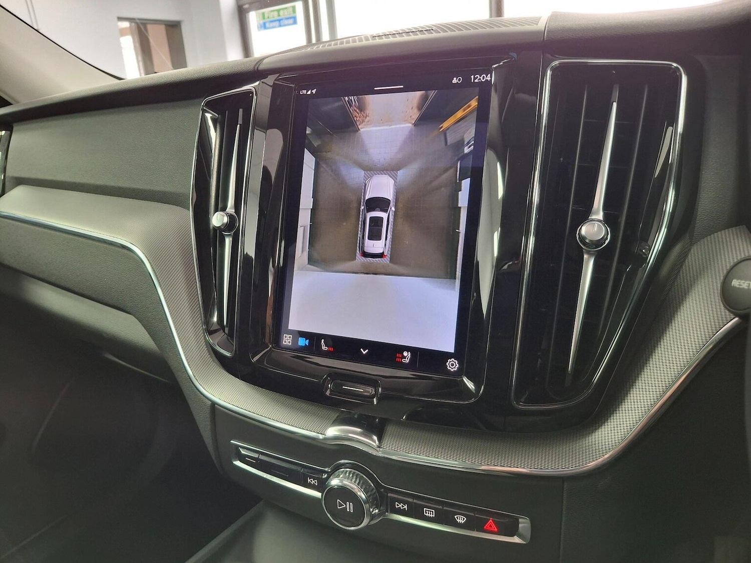 Used Volvo XC60 2023 for sale - 76769868: Photo 30