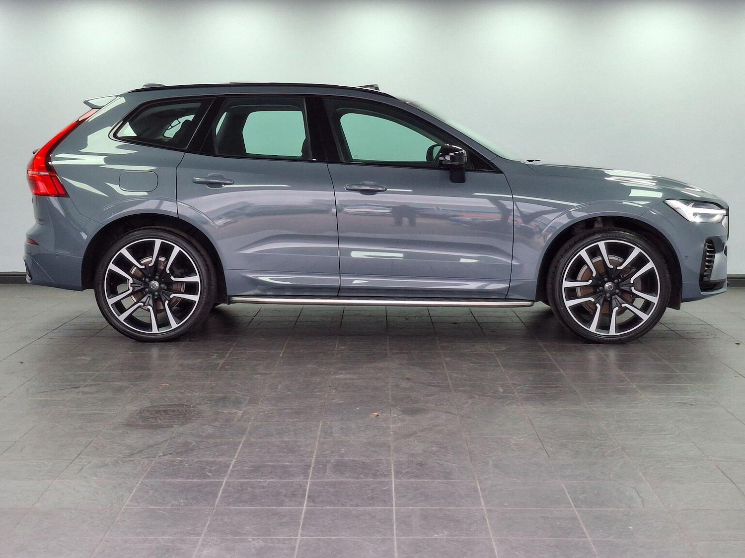 Used Volvo XC60 2023 for sale - 76769868: Photo 4
