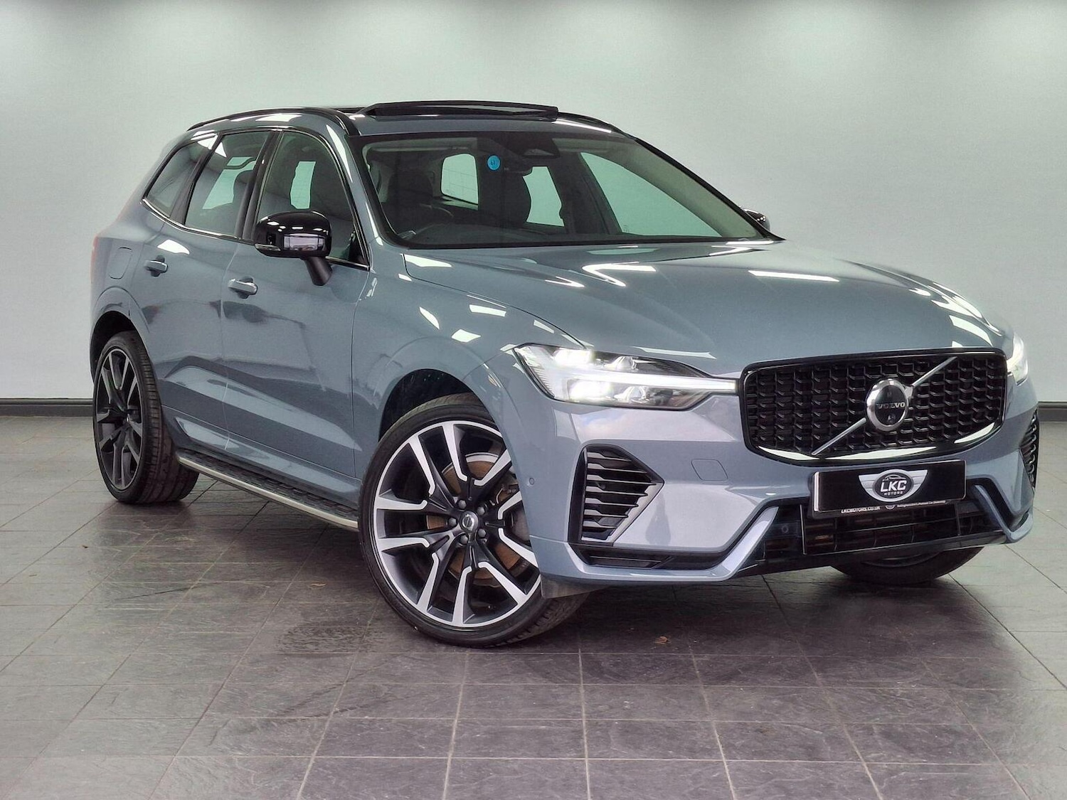 Used Volvo XC60 2023 for sale - 76769868: Photo 5