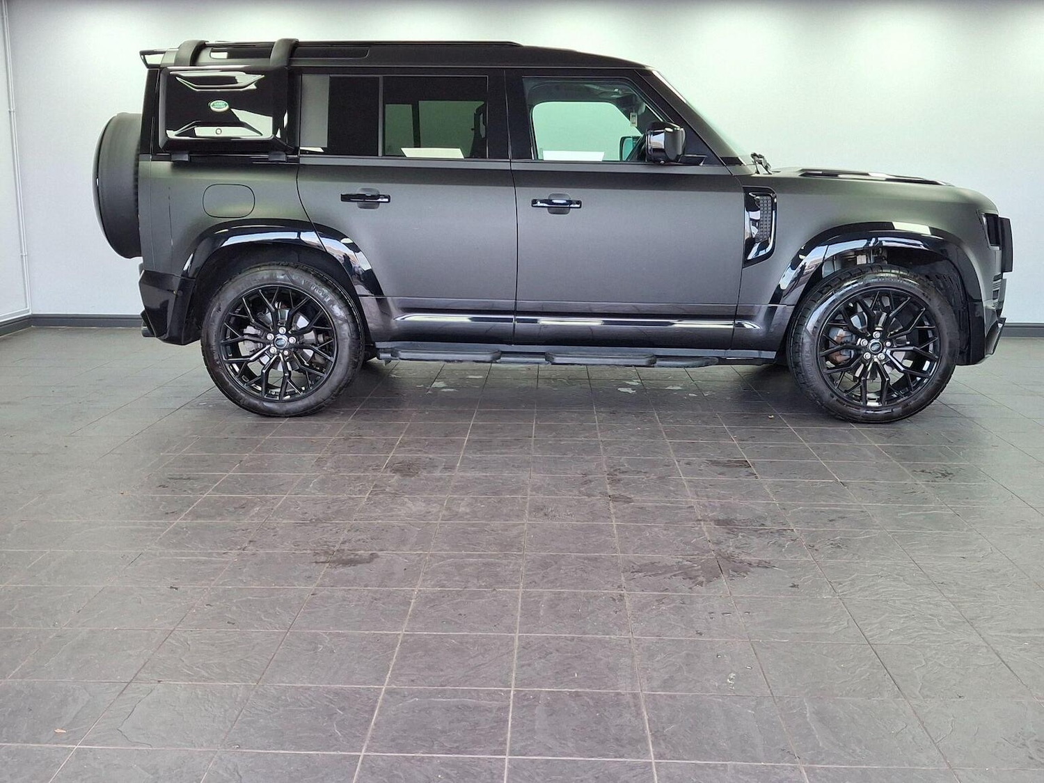 Used Land Rover Defender 2020 for sale - 77028018: Photo 36