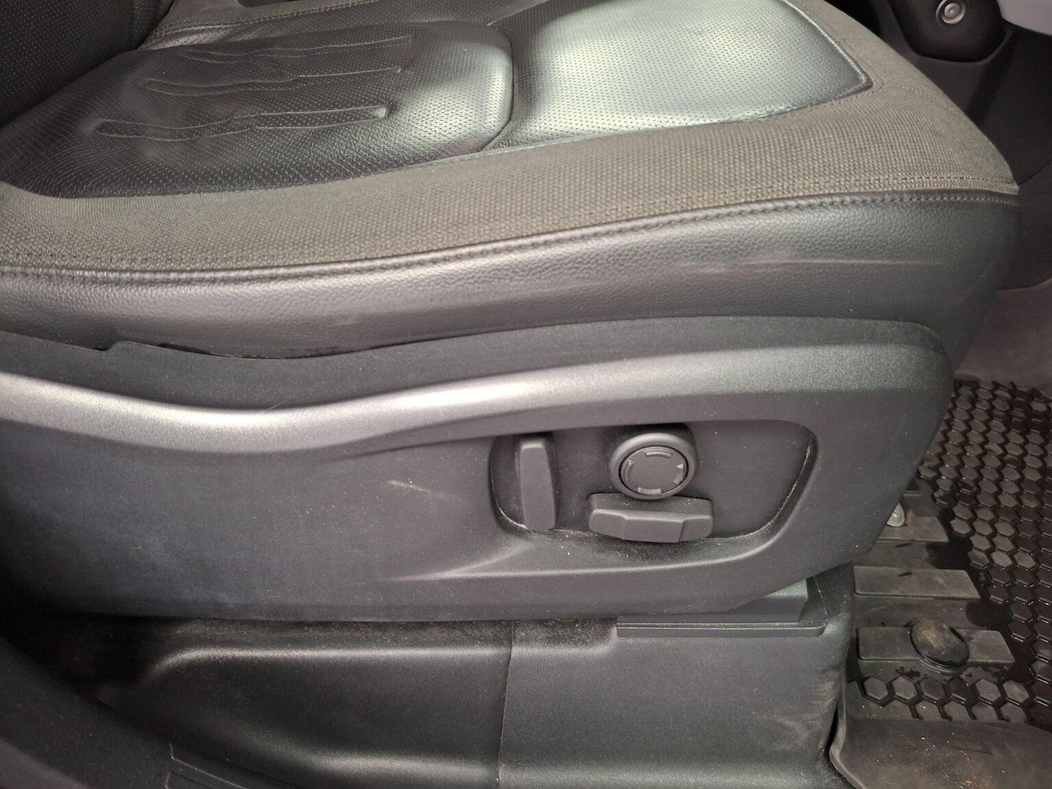 Used Land Rover Defender 2020 for sale - 77028018: Photo 46