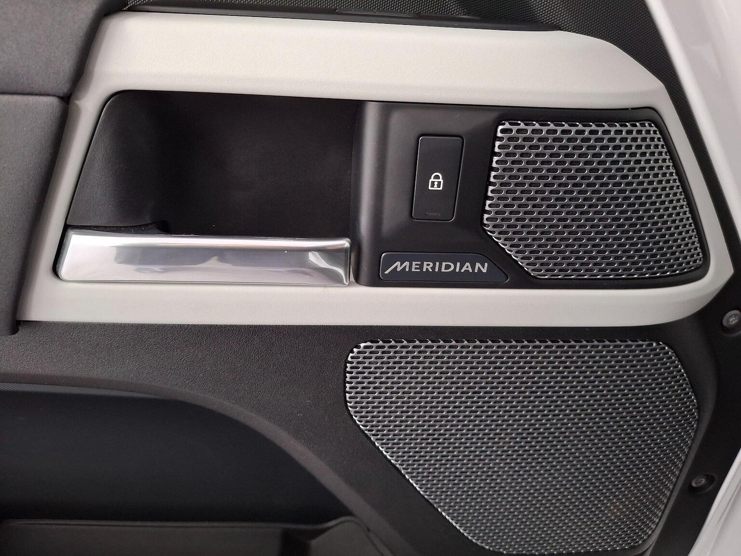 Used Land Rover Defender 2020 for sale - 77028018: Photo 63