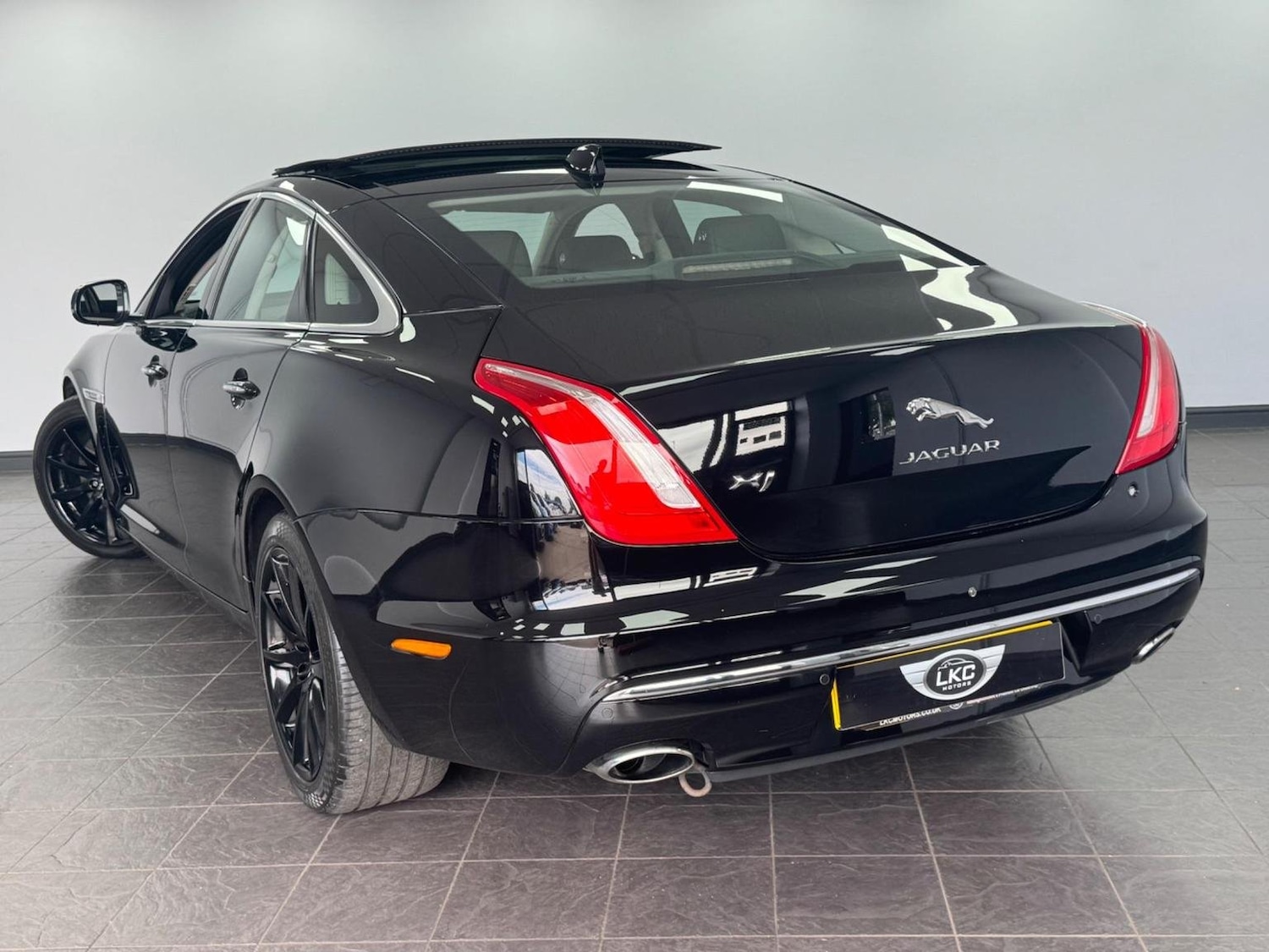 Used Jaguar XJ 2017 for sale - 76794589: Photo 15