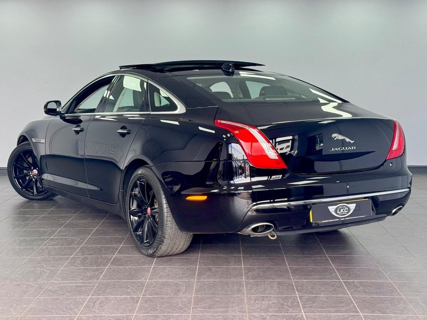 Used Jaguar XJ 2017 for sale - 76794589: Photo 16