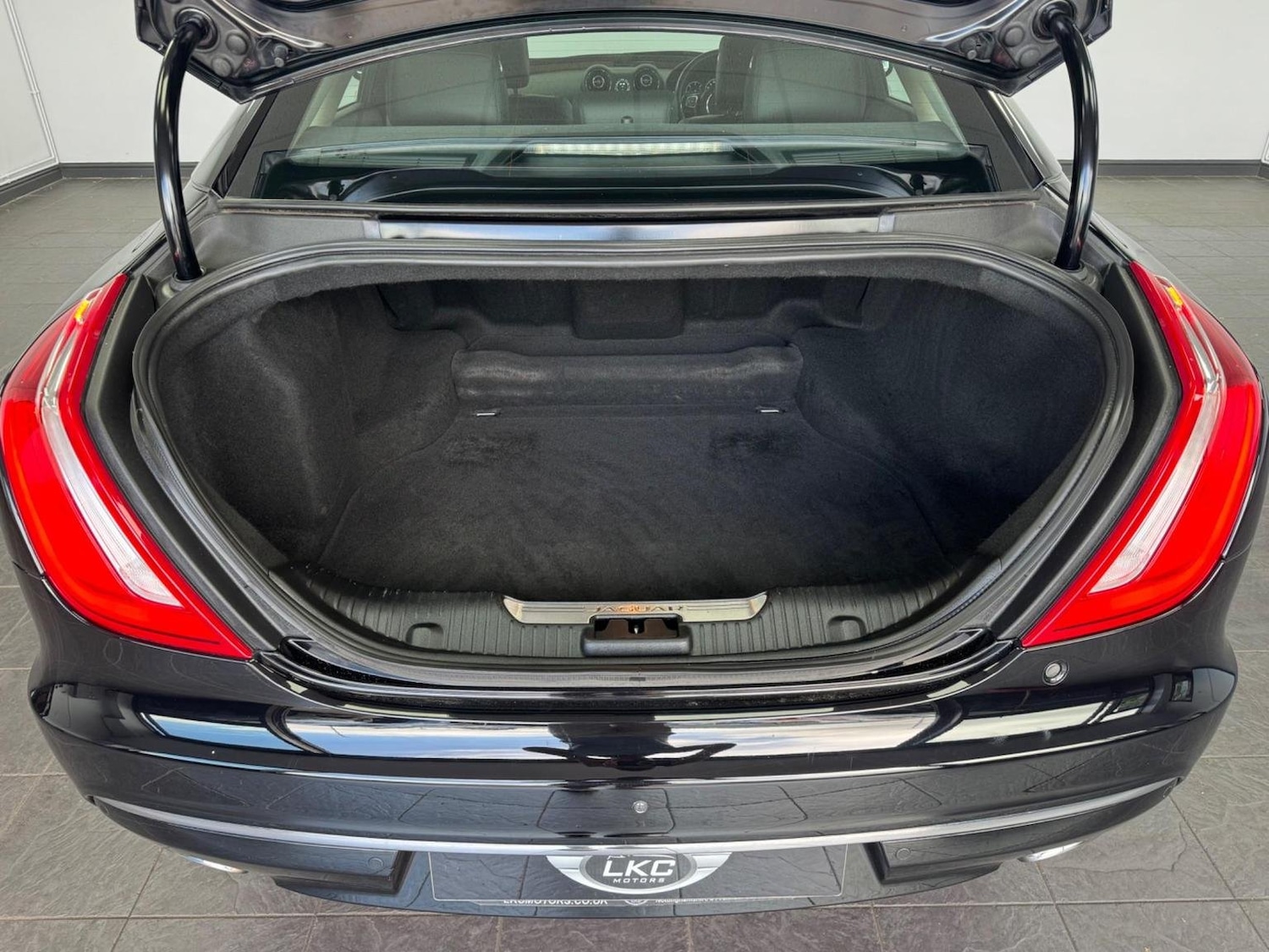 Used Jaguar XJ 2017 for sale - 76794589: Photo 38