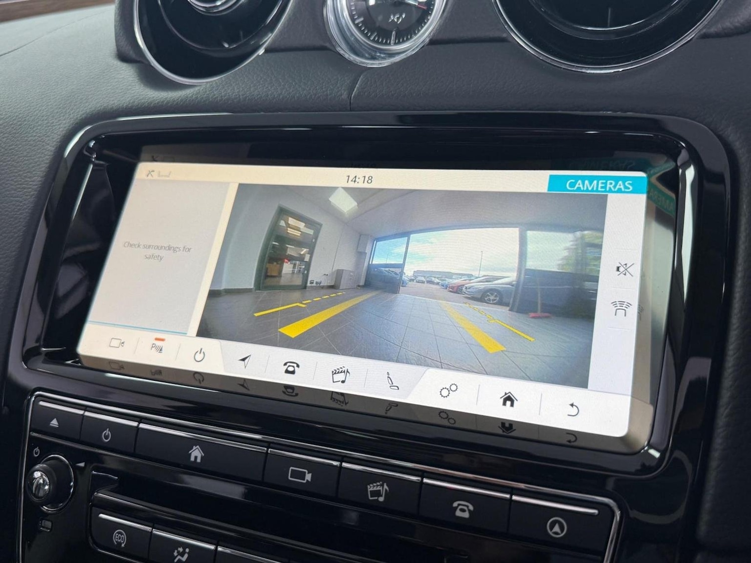 Used Jaguar XJ 2017 for sale - 76794589: Photo 8