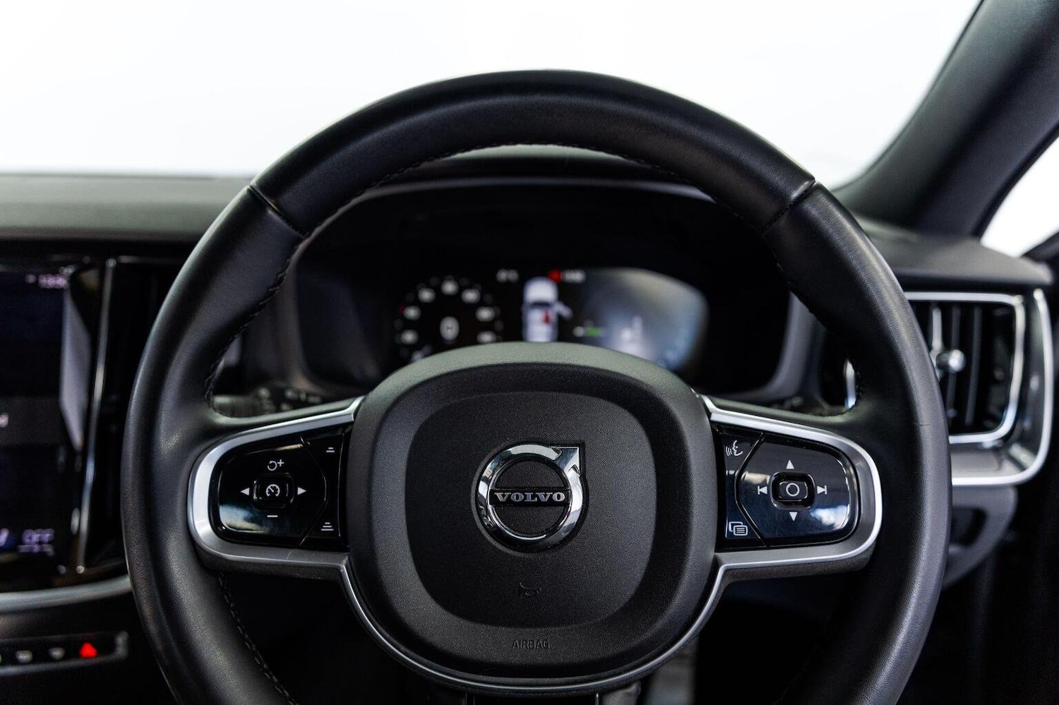 Used Volvo V60 2021 for sale - 75962620: Photo 35