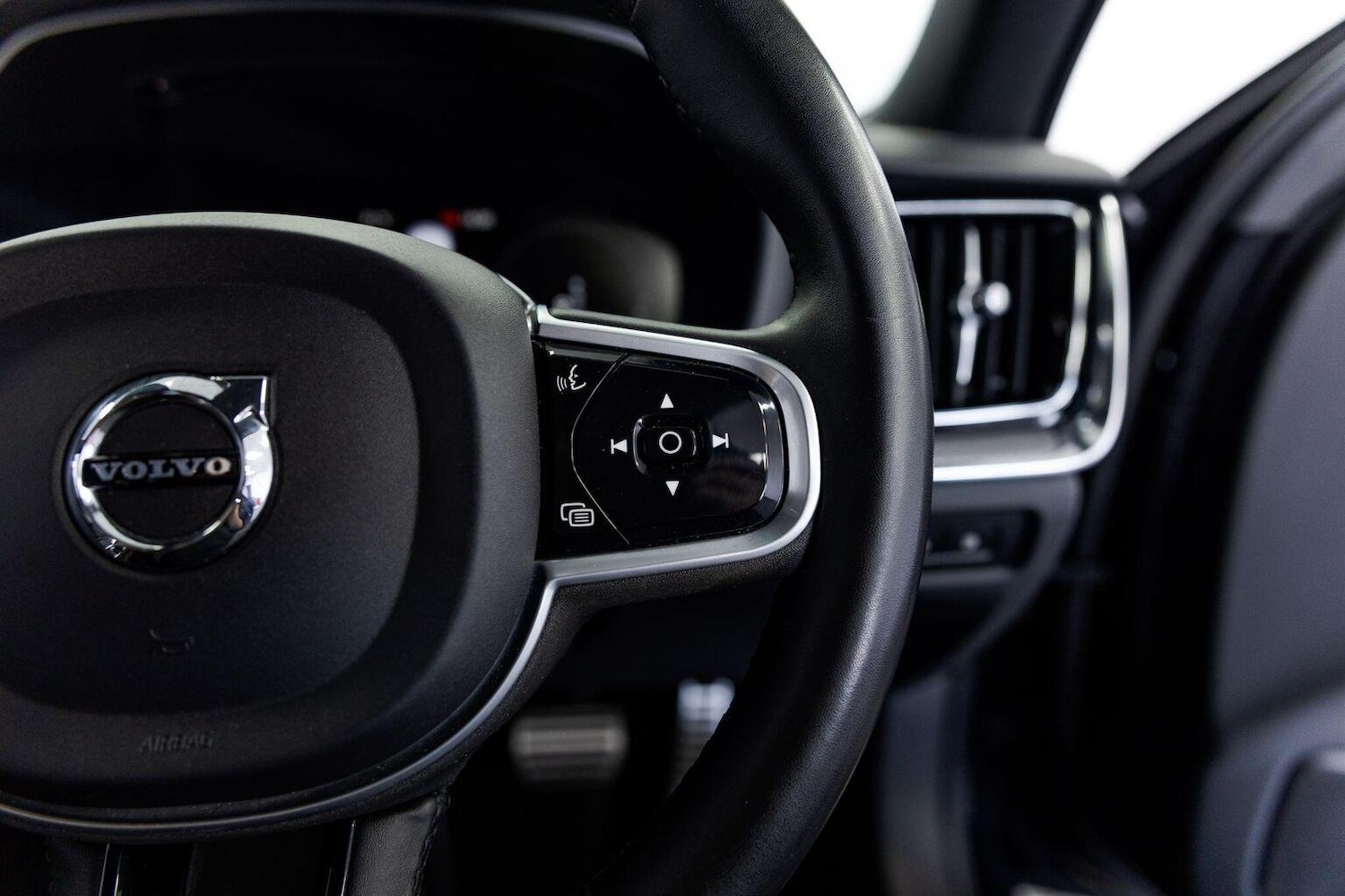 Used Volvo V60 2021 for sale - 75962620: Photo 38