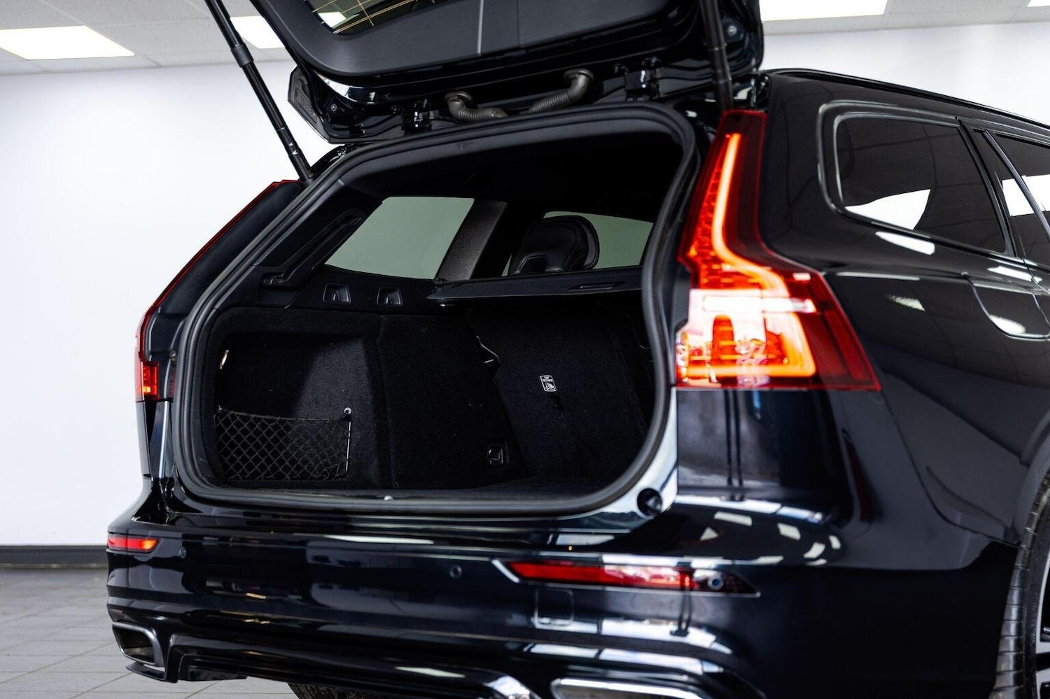 Used Volvo V60 2021 for sale - 75962620: Photo 5