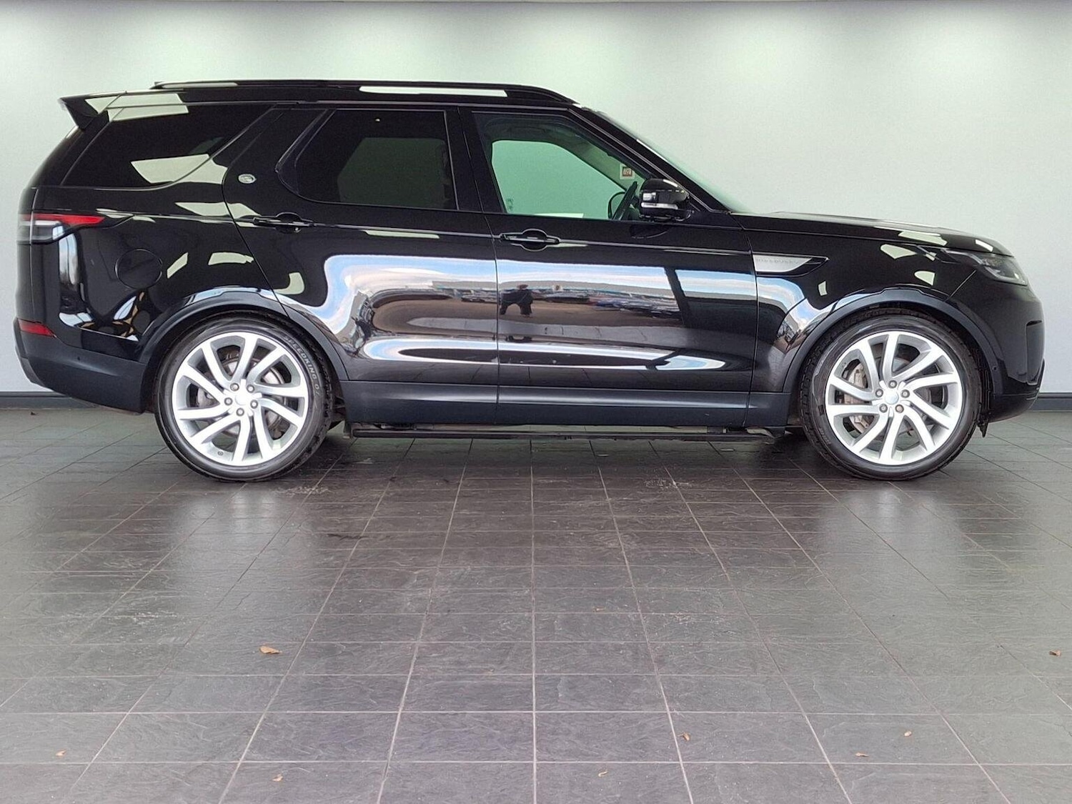 Used Land Rover Discovery 2019 for sale - 76347115: Photo 2