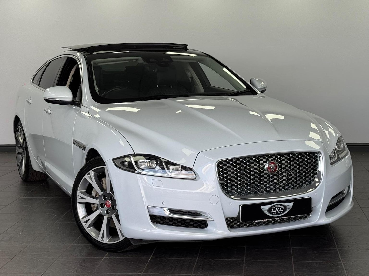 Used Jaguar XJ 2020 for sale - 76430900: Photo 10