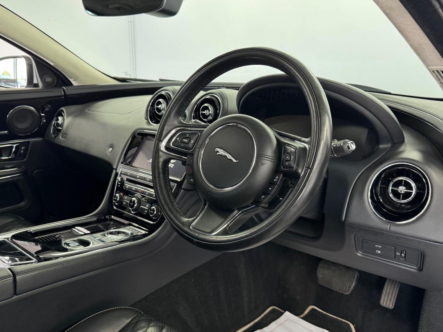 Used Jaguar XJ 2020 for sale - 76430900: Photo 5