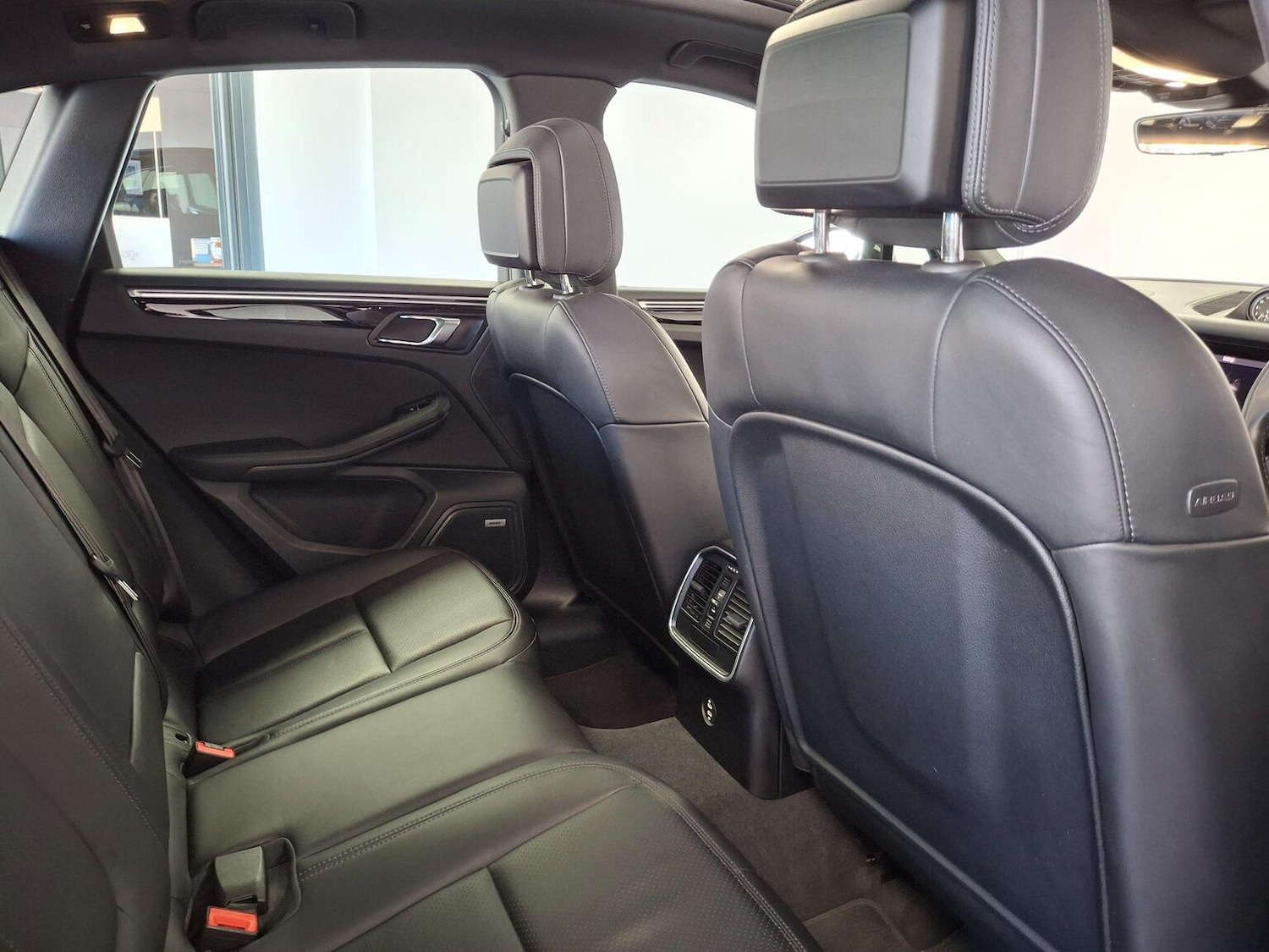 Used Porsche Macan 2021 for sale - 78070288: Photo 10