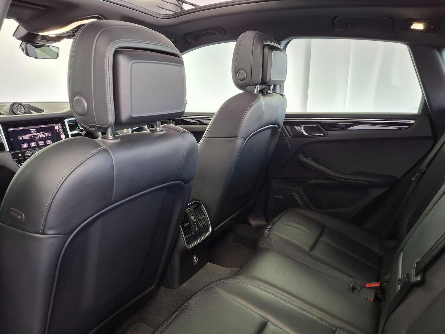 Used Porsche Macan 2021 for sale - 78070288: Photo 14