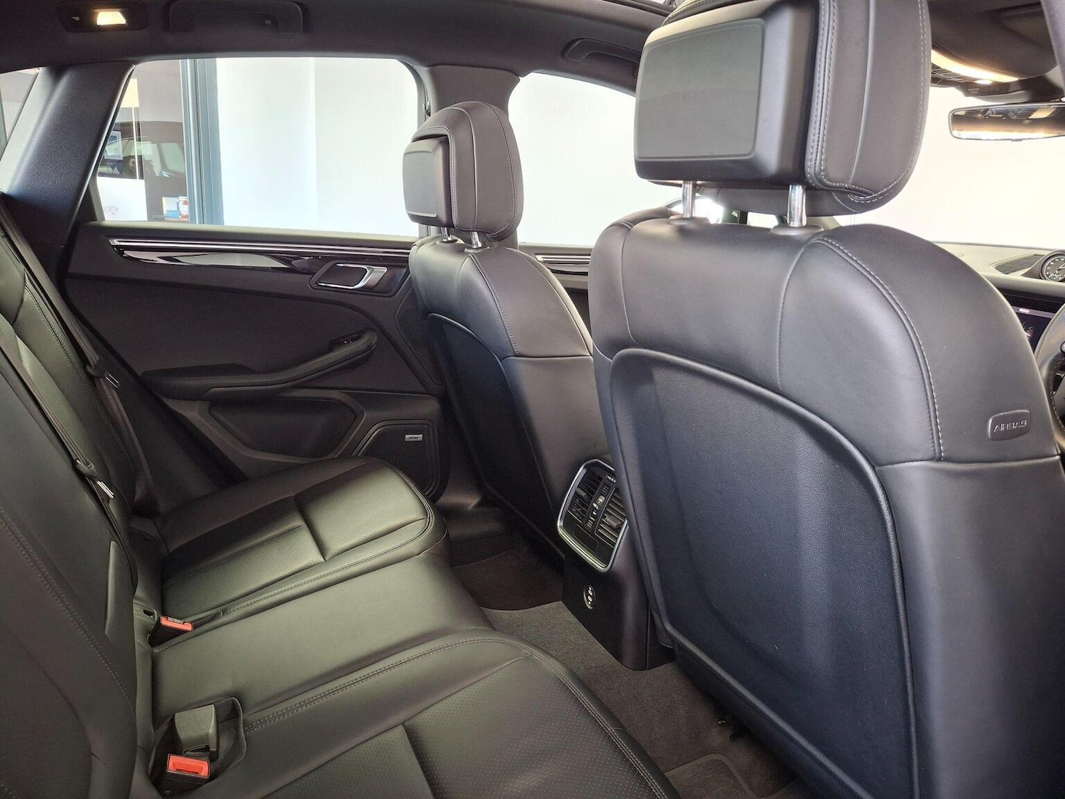 Used Porsche Macan 2021 for sale - 78070288: Photo 44