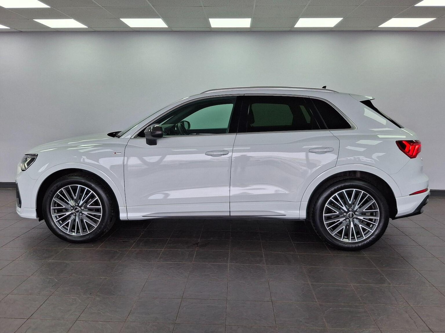 Used Audi Q3 2022 for sale - 77590076: Photo 2