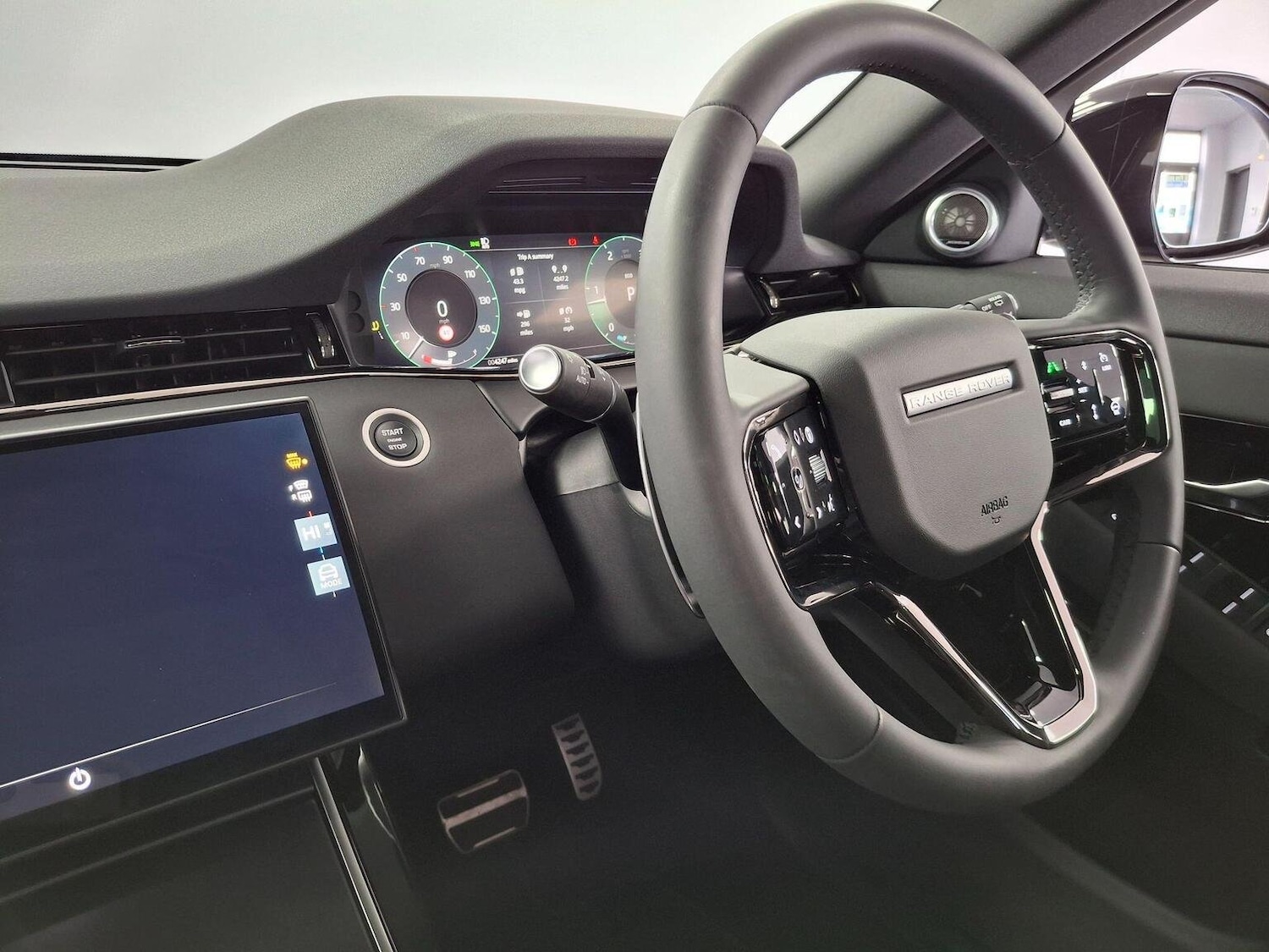 Used Land Rover Range Rover Evoque 2025 for sale - 76396987: Photo 3