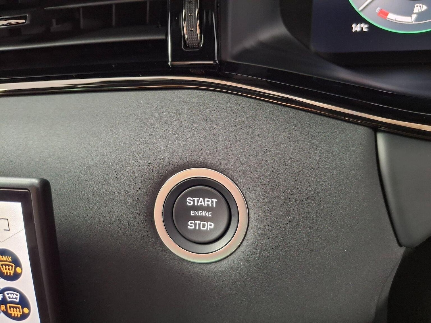 Used Land Rover Range Rover Evoque 2025 for sale - 76396987: Photo 6