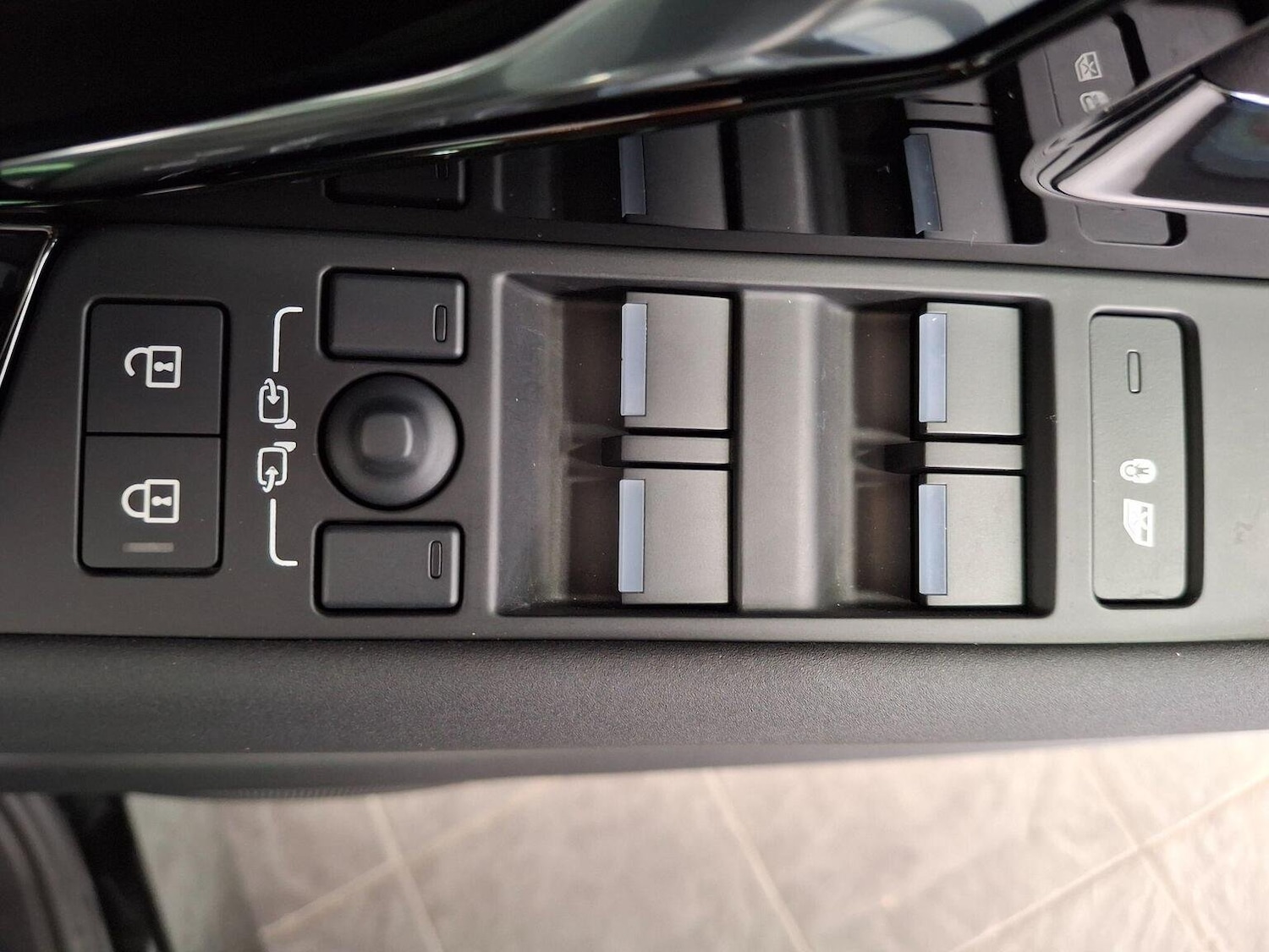 Used Land Rover Range Rover Evoque 2025 for sale - 76396987: Photo 9