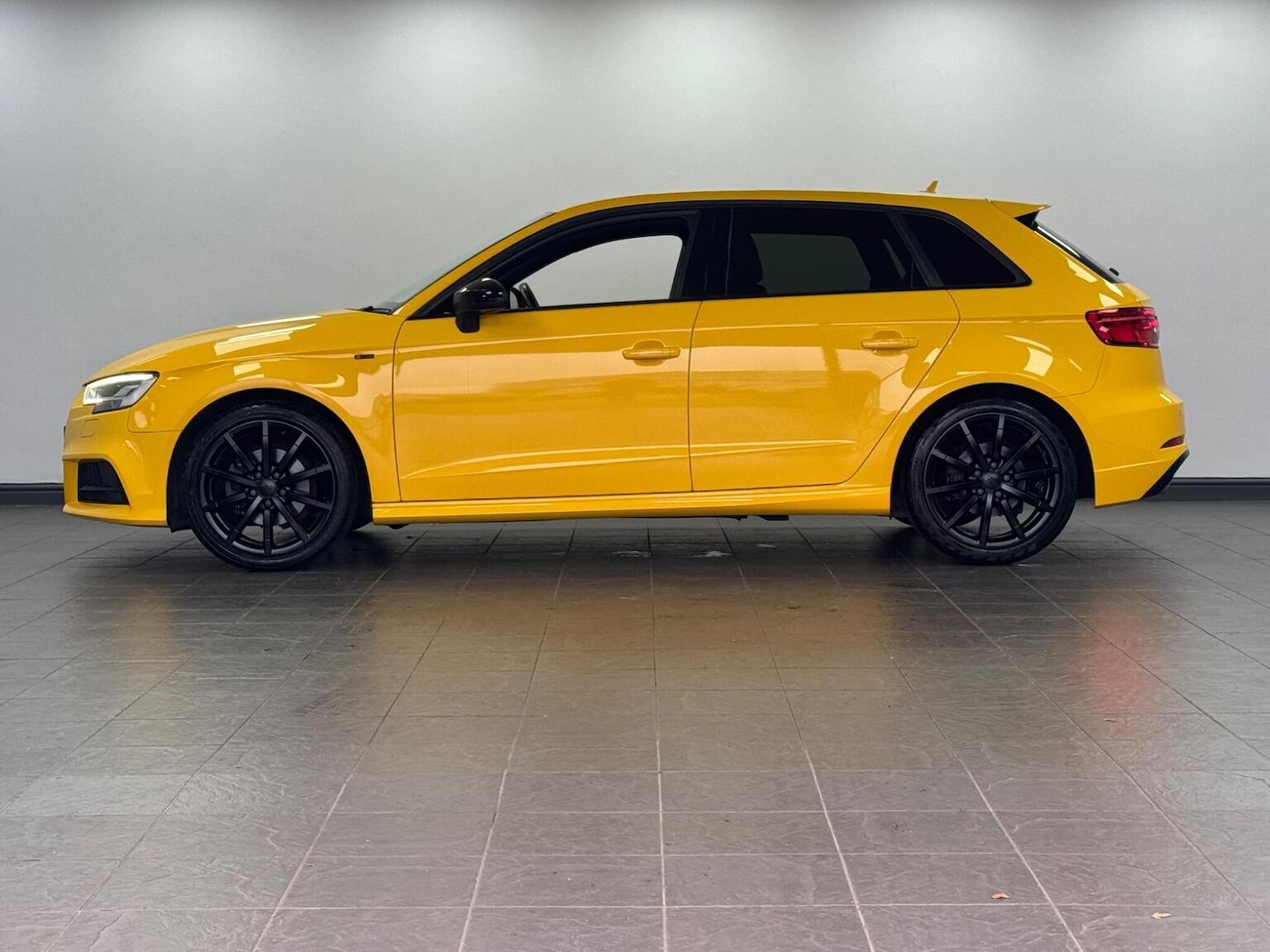 Used Audi A3 2017 for sale - 76741369: Photo 11