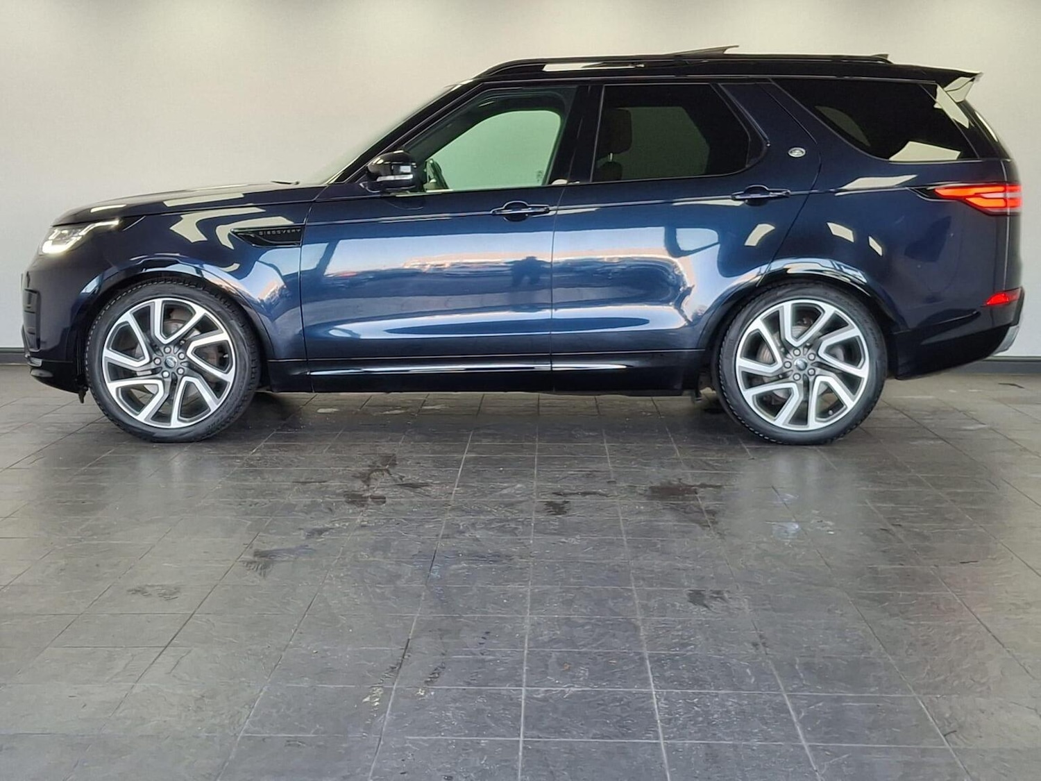 Used Land Rover Discovery 2018 for sale - 77020593: Photo 4